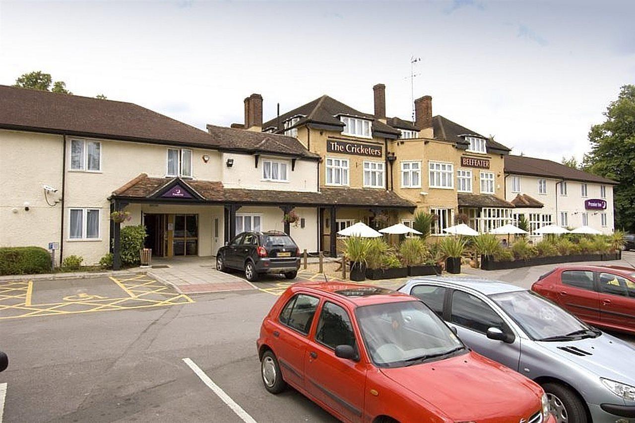 Premier Inn Premier Inn Беґшот Екстер'єр фото