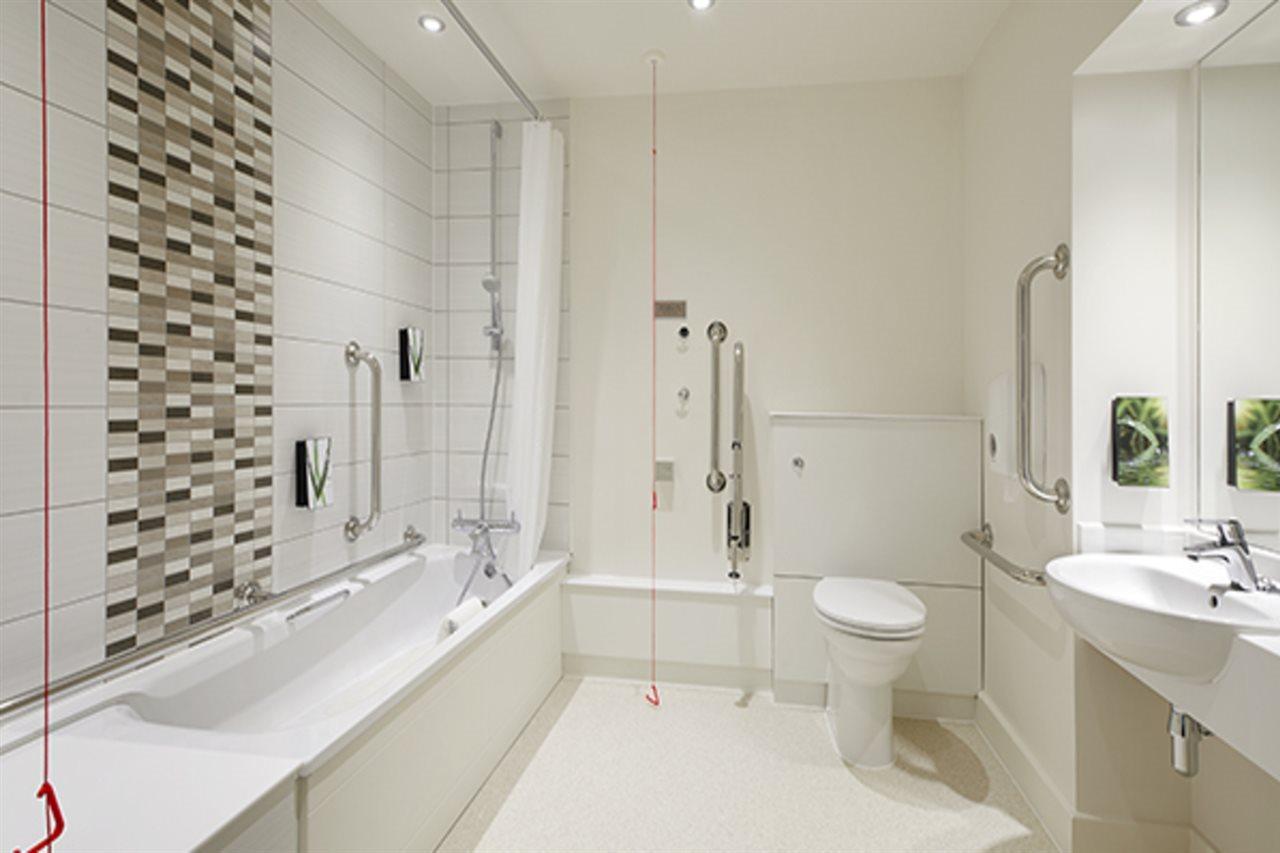 Premier Inn Premier Inn Беґшот Екстер'єр фото