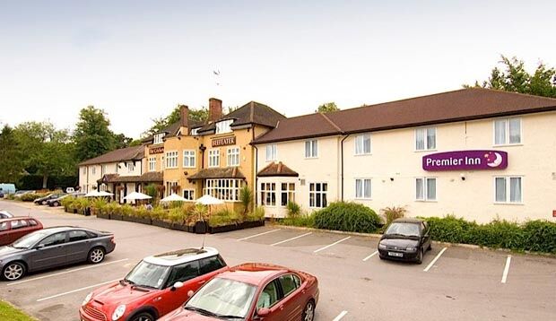 Premier Inn Premier Inn Беґшот Екстер'єр фото